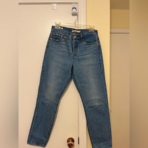 Levi’s wedgie jean. Size 27